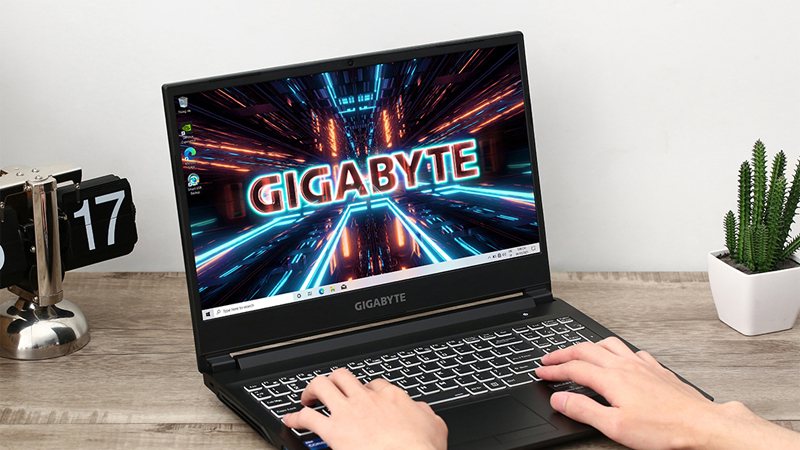 Laptop có hiệu năng mạnh mẽ cùng viên pin liền ấn tượng